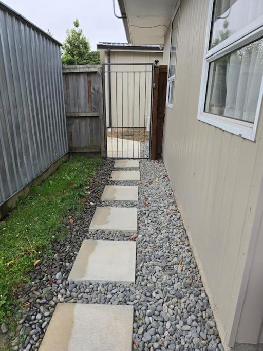 Chic Private Studio 5 Mins From Airport And Shops Villa Christchurch Exterior photo