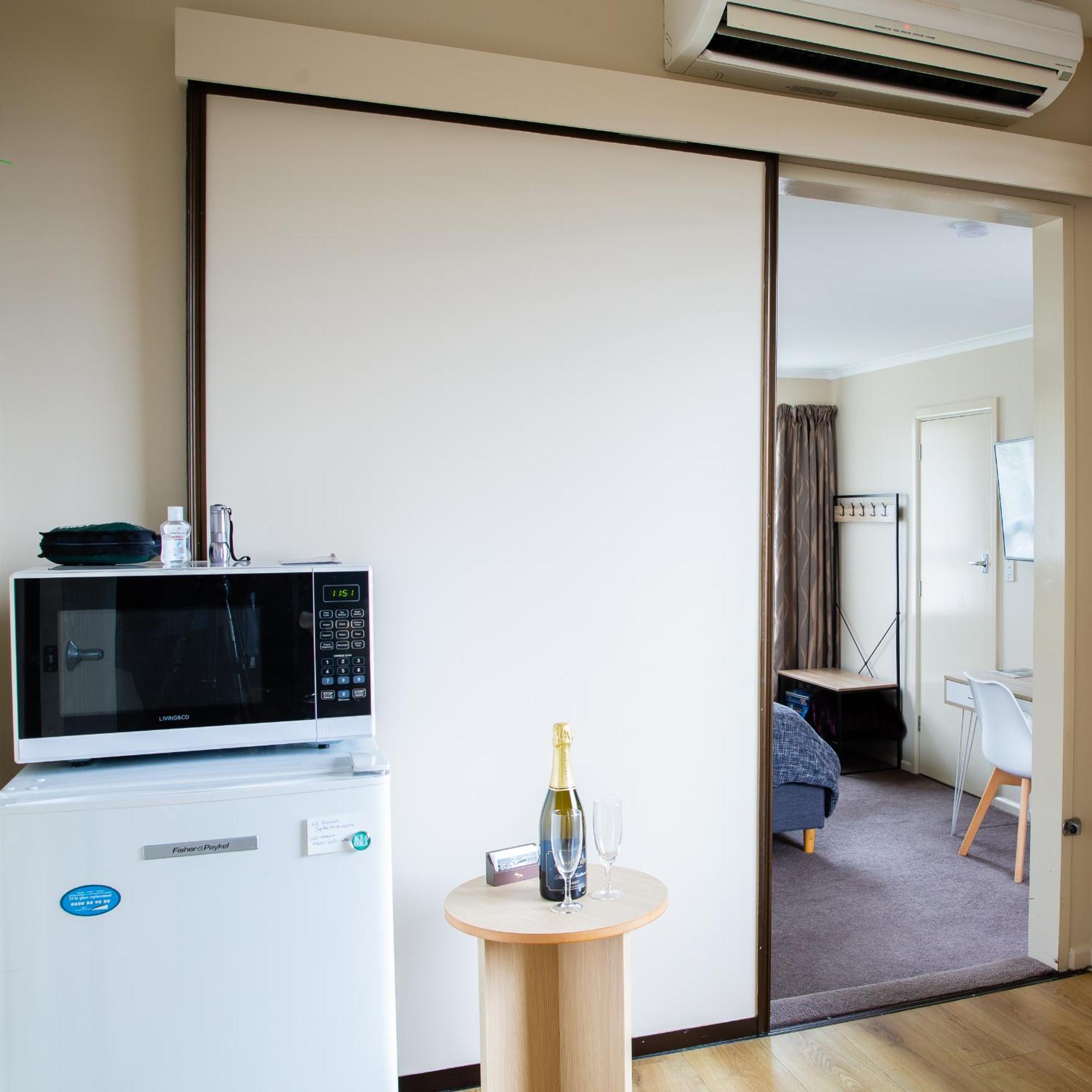 Chic Private Studio 5 Mins From Airport And Shops Villa Christchurch Exterior photo